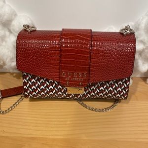 Guess - CESSILY CONVERTIBLE XBODY FLAP